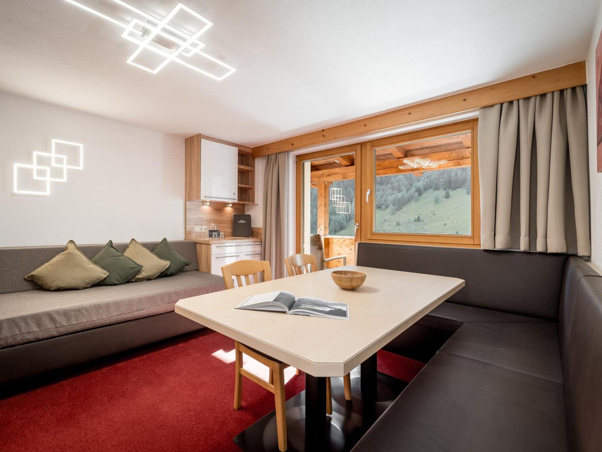 Hotel Quality Hosts Arlberg - Haus Pepi Eiter Sankt Anton am Arlberg Esterno foto